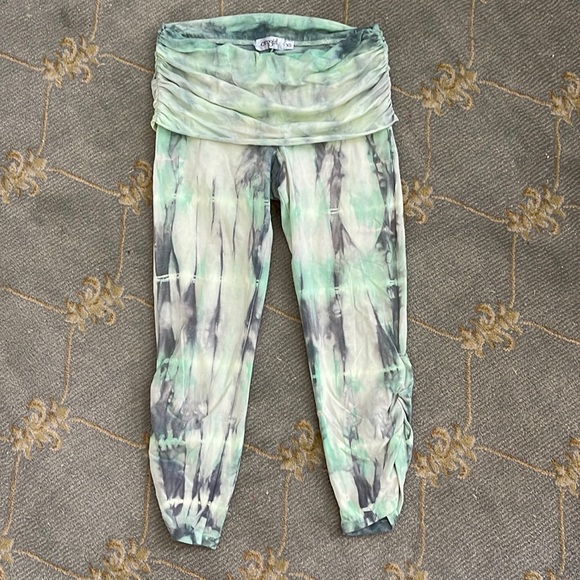 Omgirl Tie Dye Yoga Legging Capri - Picture 1 of 7